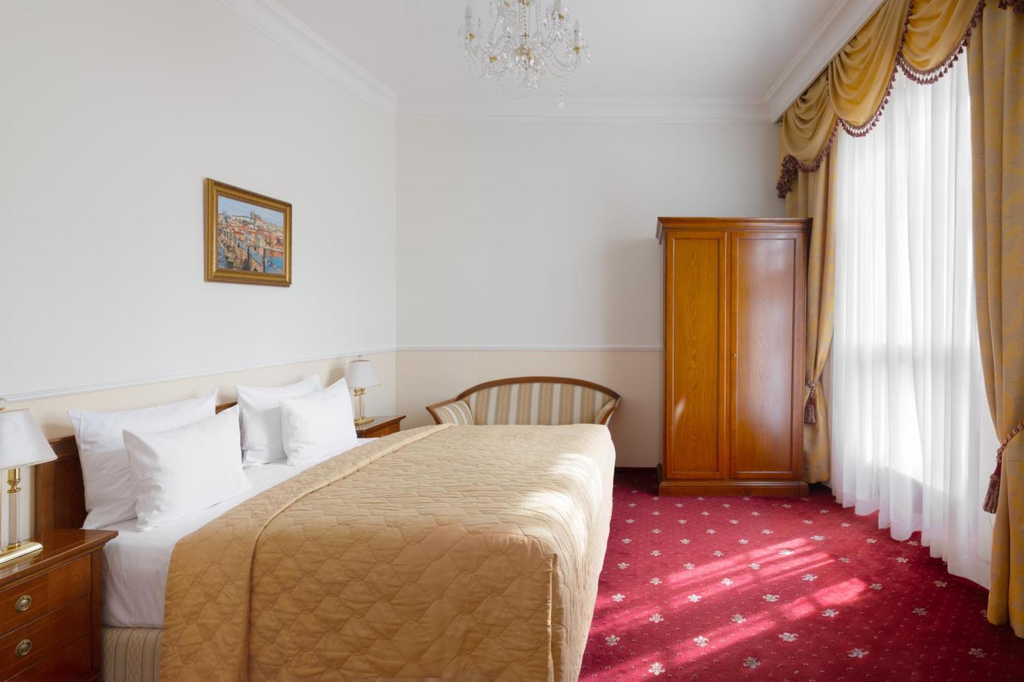 Deluxe King Suite